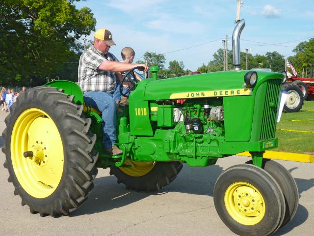 Vintage 1010 John Deere 1010 Tractor in Wednesday's Parade at the fair